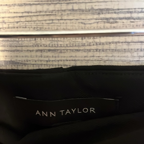 Chic & Sleek | Ann Taylor Black Pleated Trousers NWOT Size 6 (718) - Picture 2 of 8